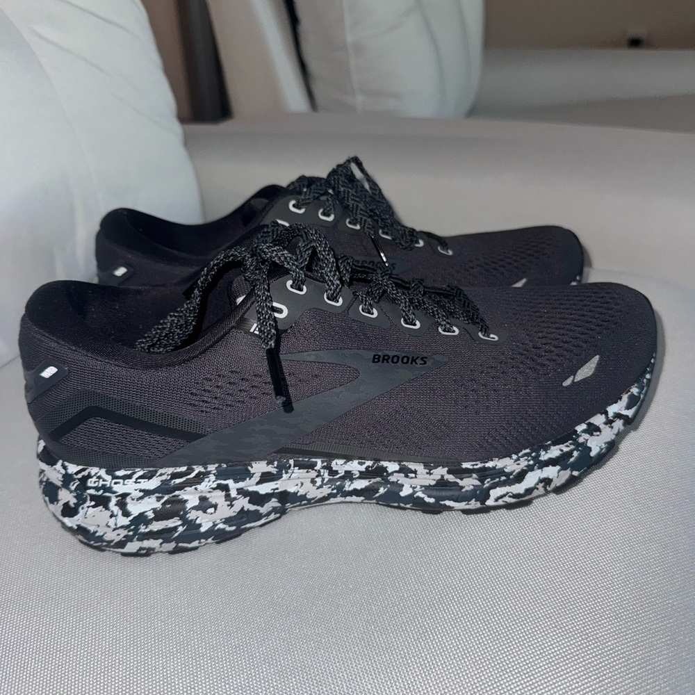 Brooks women’s Ghost Black Running Shoes with Patterned Sole